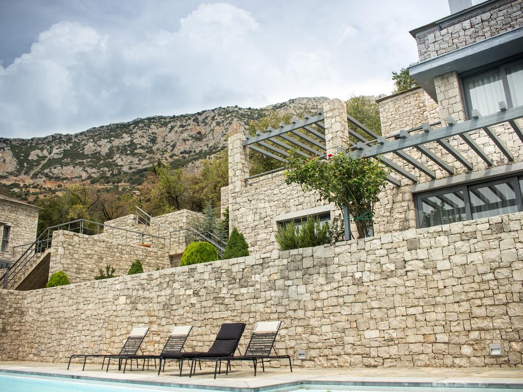 Elafivolia Arachova Suites ภายนอก รูปภาพ